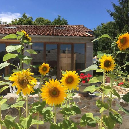 Gite Climatise De La Haute Rue Touvois Exteriér fotografie